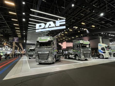 revista caminhoneiro news daf lança os caminhões cf e xf com motores euro 6 na fenatran