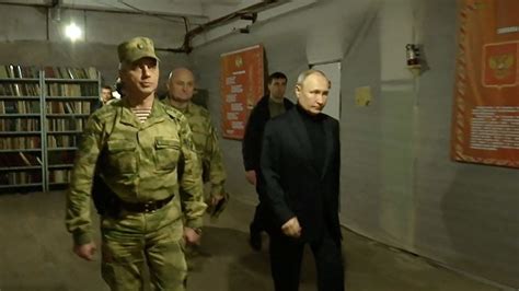 putin visits kherson russian president meets with russian troops at military headquarters in