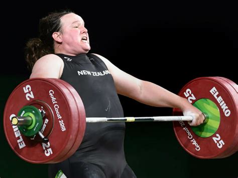 Transgender weightlifter laurel hubbard takes a step closer to qualifying for the tokyo olympics laurel hubbard earned silver at the 2017 world championships but had an elbow injury at the 2018. காமன்வெல்த்தில் பங்கேற்ற முதல் திருநங்கை... காயத்தால் ...