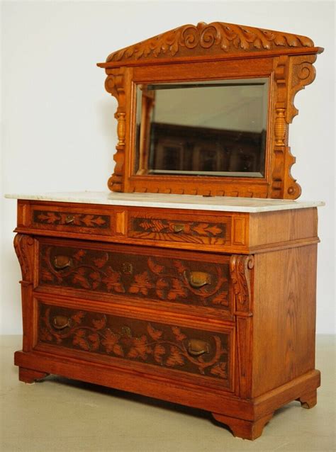 Es kann ein ort zum entspannen und einen tollen schlaf finden. Sechsteiliges Jugendstil Schlafzimmer mit Schnitzereien ...