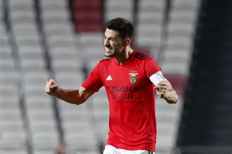 The page also provides an insight on each outcome scenarios, like for example if benfica win the game, or if santa clara win the game, or if the match ends in a draw. Santa Clara vs. Benfica FREE LIVE STREAM (1/3/21): Watch ...