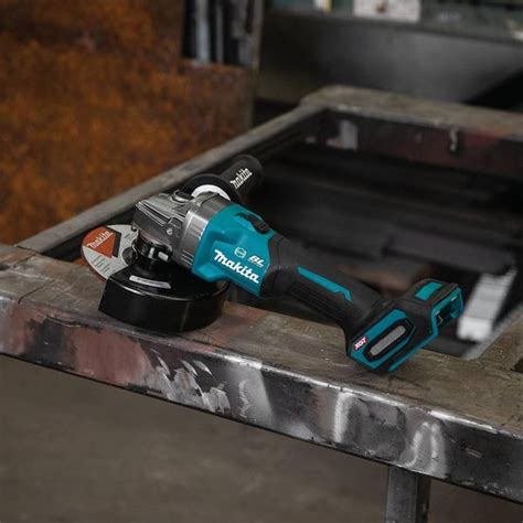 Makita Corded Angle Grinder 9 Wheel Dia 6 600 RPM 5 8 11 Spindle