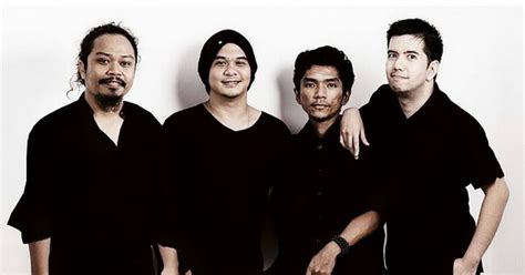 Single ini didistribusikan oleh label parara records. Chord Ukulele: Payung Teduh - Akad - Irvan Sigufi