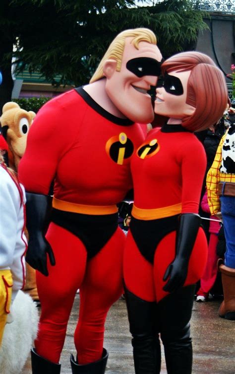 Mr Et Mrs Incredible By Gratian Grime The Incredibles Mrs Incredible Halloween Disneyland Paris