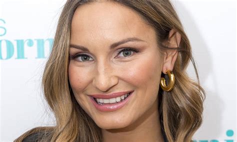 What Plastic Surgery Has Sam Faiers Gotten Body Measurements And Wiki Surgery Lists