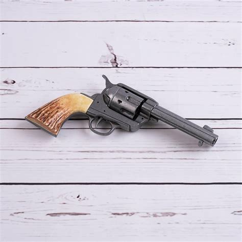 Revólver Colt Peacemaker Réplica De Arma Usa Año 1873