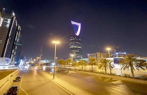 قرر الاتحاد الأوروبي لكرة القدم تأجيل مباراة الدنمارك وفنلندا في الجولة الأولى لمجموعات يورو 2020 بسبب إصابة كريستيان إريكسن. بعد التقييم والمراجعة الدورية.. السعودية تمنع التجول بجدة ...