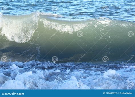 Ocean Wave Crashing Plunging Waves Stock Image Image Of Steep