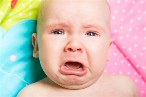 Comment occuper un bébé de 3 mois qui pleure souvent