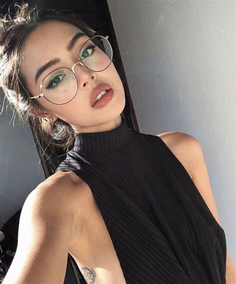 Lily Maymac Girls With Glasses Girl Glasses Tumblr Girls Best Makeup Products Sunnies