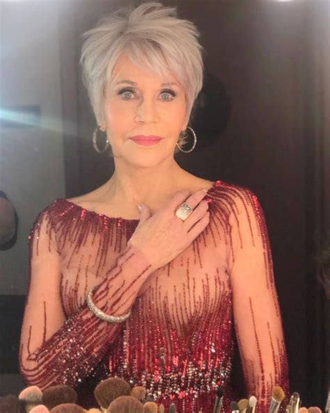 The acting icon has previously won golden globes for her roles in klute, julia and coming home. Jane Fonda recycles the dress for the Oscars, but her hair ...