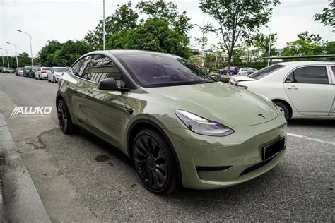 Tesla Model Y Wrap Gloss Khaki Green