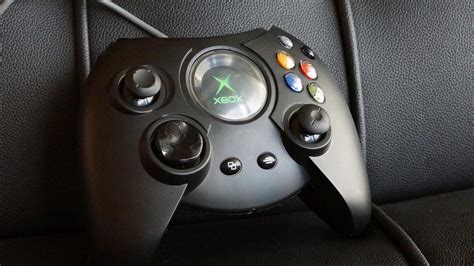 The Duke Original Xbox Controllerdoorstop Returns At Ces Cnet