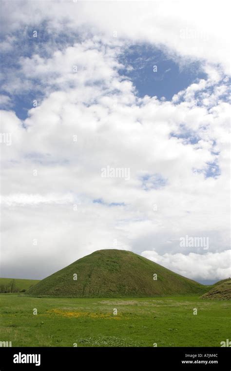 Silbury Hill Ancient Man Made Hill Near Avebury Wiltshire England Stock