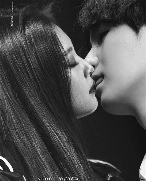 Blackpink and bts kiss gif. ปักพินโดย Miya Fushiguru ใน Suga x Jennie | การถ่ายภาพ ...