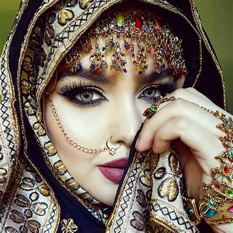 Beautiful Hijab Beautiful Eyes Gorgeous Women Arabic Makeup Indian Makeup Black And Silver