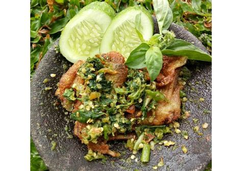 Apa saja resep bumbu ayam geprek pedas manis enak beserta, aneka ragam bahan tepung bumbu ayam geprek sederhana ala rumahan yang perlu aku ketahui dan persiapkan sebelumnya? Resep Ayam Cobek Cabe Ijo oleh Tineu S Tresnaningtyas - Cookpad
