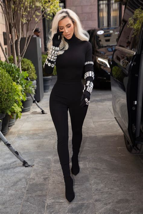 Kim Kardashian Montre Sa Petite Taille Et Ses Cheveux Spectaculaires
