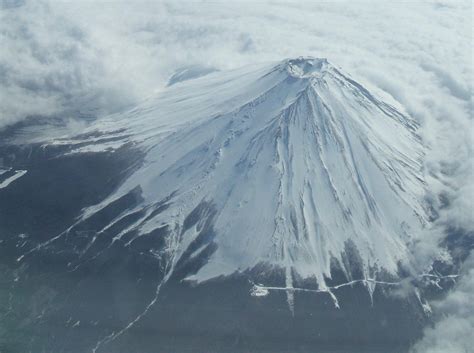 File:Mt,Fuji 2007 Winter 28000Ft.JPG - Wikimedia Commons