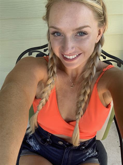 Spent The Day Yakin Im Hot Im Sweaty Im Happy Come Chat💋😇🍦🔥☀️🌴🍭😘🥰👄💃🏼 Ronlyfans101