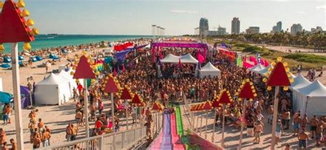 South Beach Miami Events Chains Drab