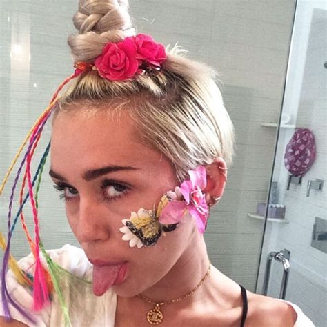 Miley Cyrus Goes Topless In The Desert And Makes Her Ugly Pimple Pwettysee The Bizarre Pics