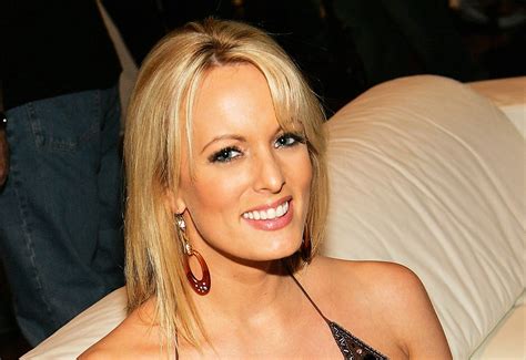 Former Fox News Editor Publishes Spiked Stormy Daniels Story In
