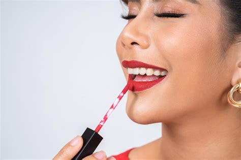 Pilihan Warna Lipstik Yang Cocok Untuk Kulit Sawo Matang Newfemme