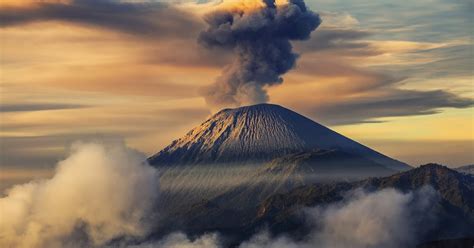 Wisata gunung semeru adalah merupakan salah satu gambar dari artikel kumpulan foto keindahan gunung semeru terbaru yang memakai hastag. Keindahan Gunung Semeru | Telusuri Indonesia