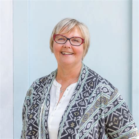 Linda Jones Art school and Studio | Delta BC