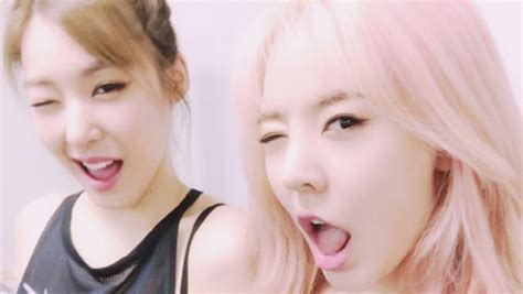 Snsd′s Tiffany And Sunny Pose For Cute Selfies 8days