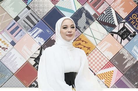 Perbisnis muda dan cantik ini juga selalu memperhatikan penampilannya ketika hadir di suatu acara. Vivy Yusof Launches Free Online Ramadan Bazaar Throughout ...