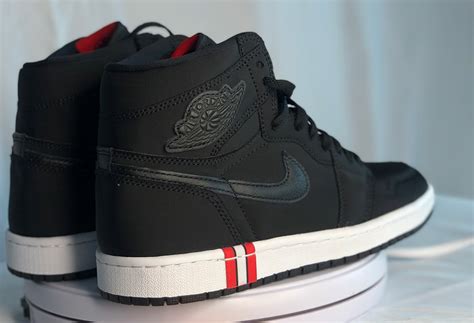 Confira e pague em até 10x sem juros na loja oficial da nike. Air Jordan 1 High 'Paris Saint-Germain' Release Date AR3254-001 | Sole Collector