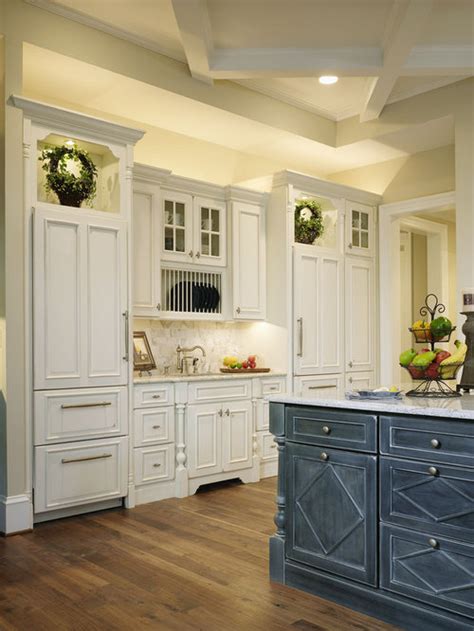 Browse kitchen designs, including small kitchen ideas, inspiration for kitchen units, lighting, storage and fitted kitchens. Over Cabinet Lighting | Houzz