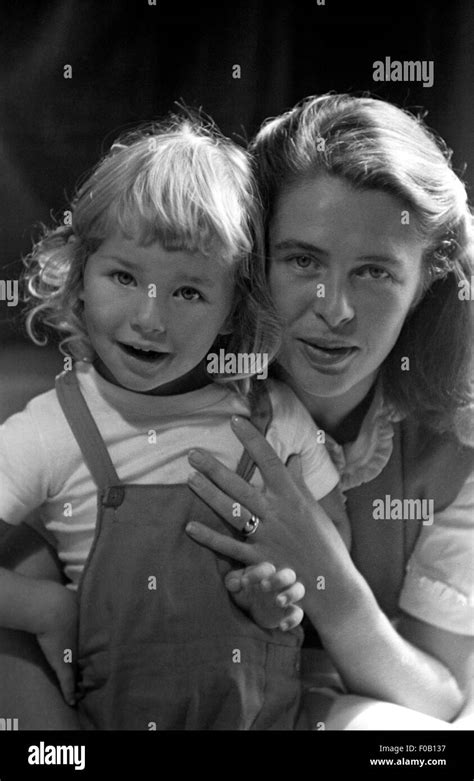 madre hijo 1940 fotografías e imágenes de alta resolución alamy