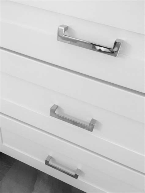 The metal rod handles placed at the direct bottom side of the shaker kitchen cabinet will most likely read as contemporary because it keeps to the angular style of that modern design. Reinventing White Shaker Cabinets | White shaker cabinets, Modern shaker kitchen, Shaker cabinets