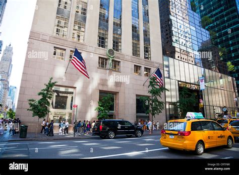 Tiffany And Co Jewelry Store In New York City Fifth Avenue Location Stock