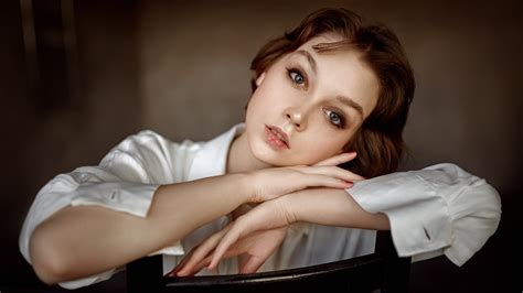 Wallpaper : Olya Pushkina, model, brunette, looking at ...