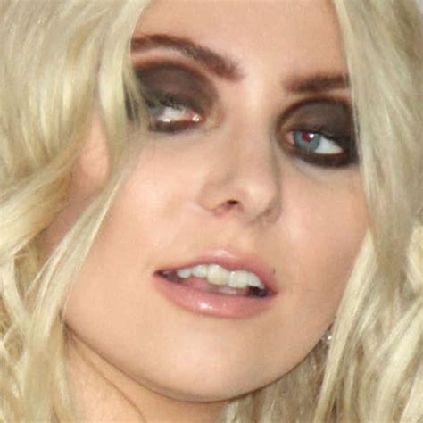 Taylor Momsen Makeup Brown Eyeshadow And Brown Lipstick Steal Her Style