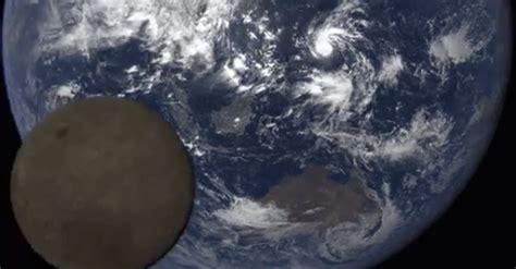 Watch The Moon Photobomb Nasas Spectacular Shot Of Earth Huffpost