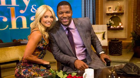 Michael Strahan Exiting As Kelly Ripas Talk Show Partner Abc13 Houston