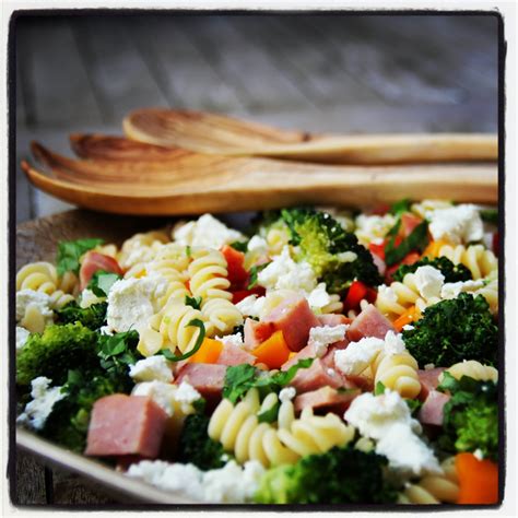 De Smaak Van C Cile Pastasalade Met Paprika Broccoli Geitenkaas Ham