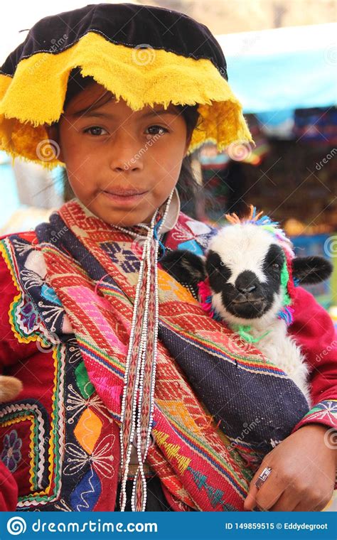 A Peruvian Girl in Pisac editorial image. Image of ...