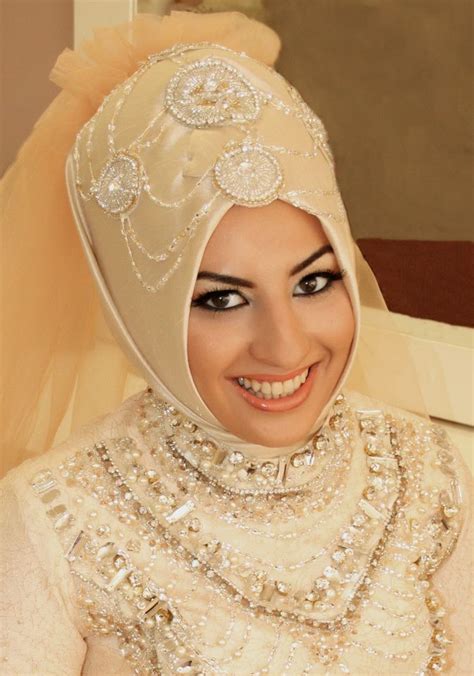jilbab pengantin muslimah modern voal motif