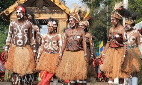 Keunikan Pakaian Adat Papua Kartun Pakaian Adat Papua Nama Keunikan