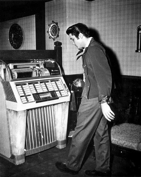 Elvis At The Jukebox 1957 Elvis Presley Elvis Elvis Presley Photos