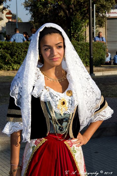 Italian Traditional Clothes Photos