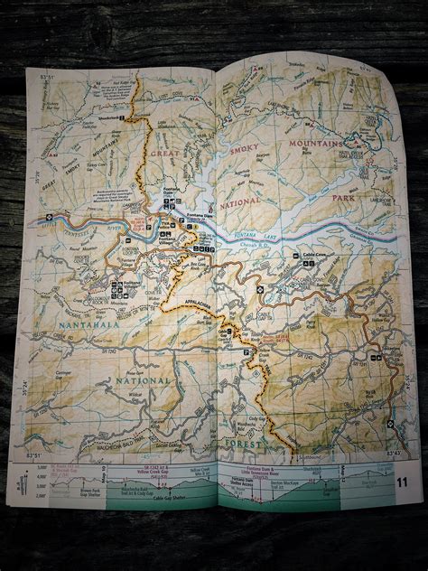 National Geographic Appalachian Trail Maps Review - Hike & Tell