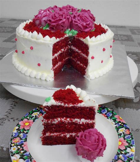 Warna merah itu didapati dengan menambah pewarna makanan merah. Hani N Bake: 4 Kek Yg Popular
