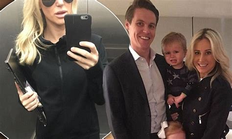 Roxy Jacenko Goes Without Her Wedding Ring After Visiting Husband Oliver Curtis Daily Mail Online